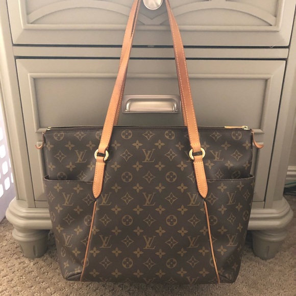Louis Vuitton Handbags - Louis Vuitton Totally MM Louis Vuitton Handbags - Louis Vuitton Totally MM